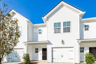 1024 Wildflower Dr in Wilmington, NC - Building Photo