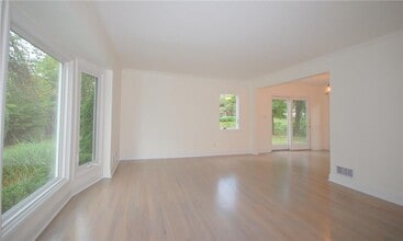 891 Port Dr in Mamaroneck, NY - Building Photo - Building Photo