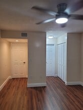 8580 SW 212th St, Unit 303 in Cutler Bay, FL - Foto de edificio - Building Photo
