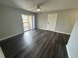 4103 Blue Lick Ct in Louisville, KY - Building Photo