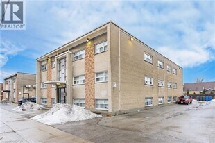 237 Mohawk Rd E in Hamilton, ON - Building Photo