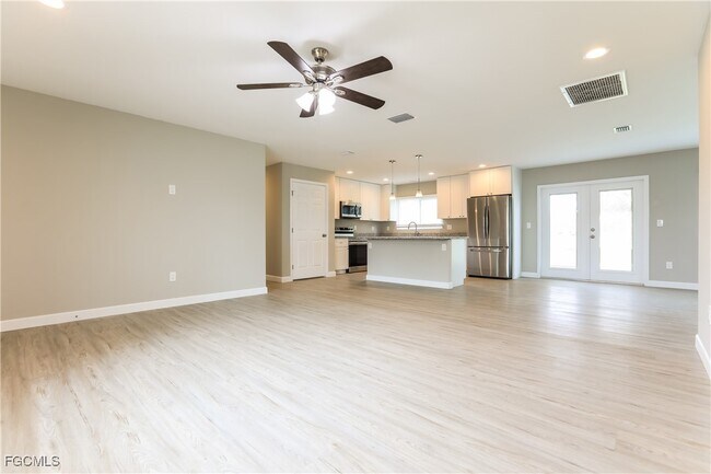 5292 Trekell St in North Port, FL - Building Photo - Building Photo