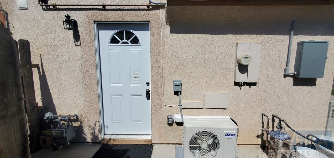 2231 Signal Ave in Santa Maria, CA - Building Photo