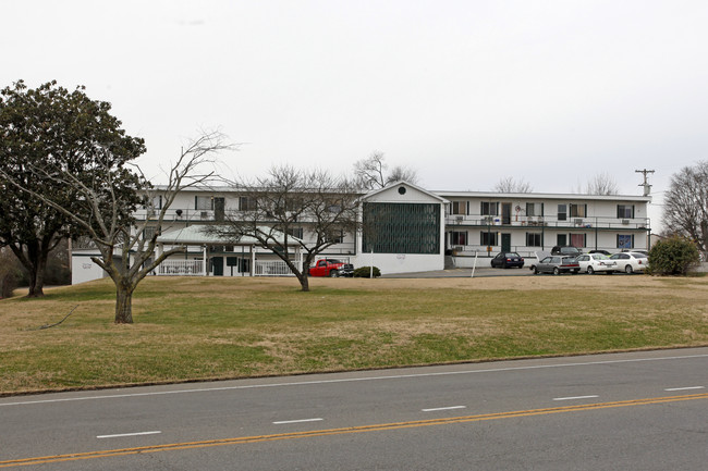 Cumberland Hill Apartments in Lebanon, TN - Foto de edificio - Building Photo