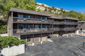 Highlands Apartments in Billings, MT - Building Photo - Building Photo