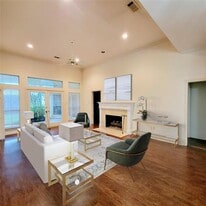 1017 McCoy Dr in Irving, TX - Building Photo