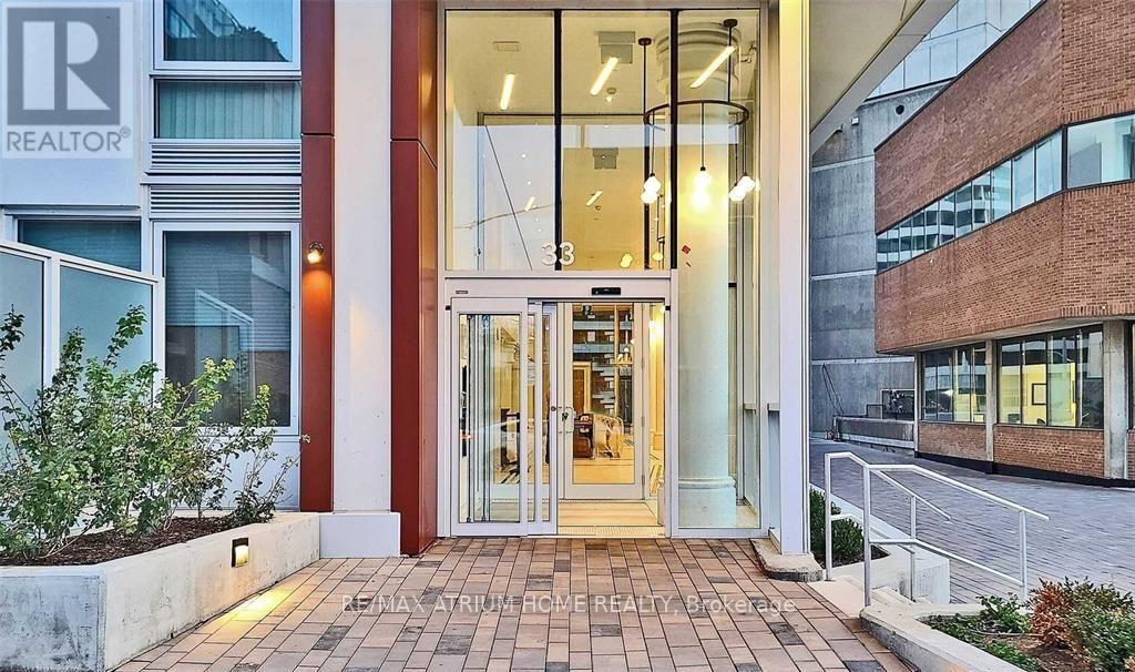 33 Helendale Ave in Toronto, ON - Building Photo