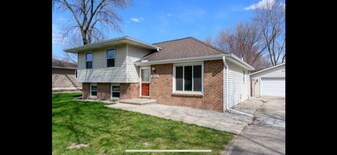 1309 Lyndale Dr in Polk City, IA - Building Photo