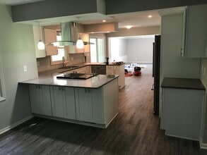 264 Pickwick Dr in Northfield, OH - Building Photo - Building Photo