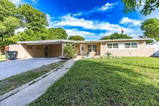 1820 Hillcrest Ave in Lake Worth Beach, FL - Building Photo