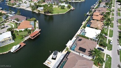 200 Copperfield Ct in Marco Island, FL - Building Photo - Building Photo