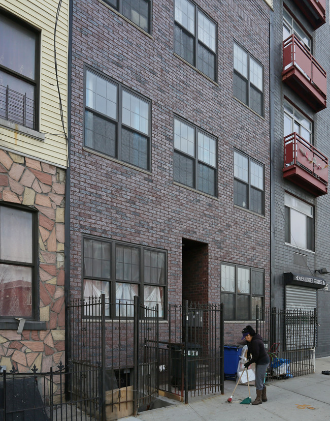 188 Noll St in Brooklyn, NY - Building Photo - Building Photo