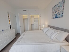 252 South St in New York, NY - Building Photo - Building Photo