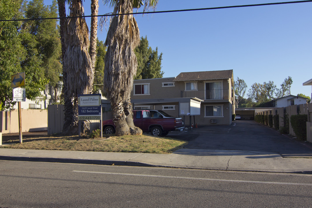 Laurel Palms in Lakeside, CA - Foto de edificio