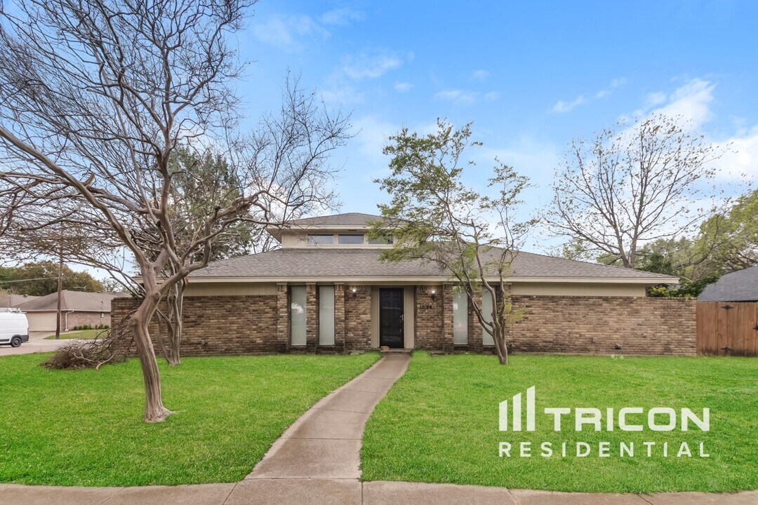 10144 Desert Willow Dr in Dallas, TX - Foto de edificio