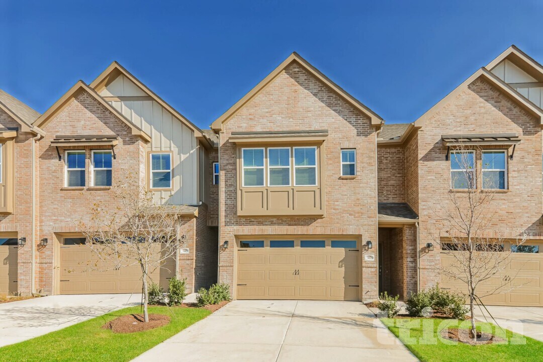 2281 E Miller Rd in Garland, TX - Foto de edificio