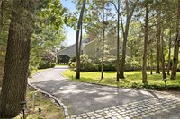 25 Deerwood Path in Sag Harbor, NY - Building Photo - Building Photo