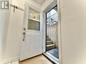 4 Shepton Way in Toronto, ON - Building Photo - Building Photo