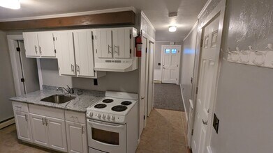 11 Canal St, Unit Apt B in Millbury, MA - Building Photo - Building Photo
