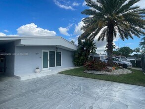 1071 W 66th St in Hialeah, FL - Building Photo - Building Photo
