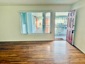 4900 Woodman Ave in Sherman Oaks, CA - Building Photo - Building Photo