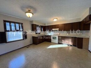 8612 Colonial Acres Rd in Troy, IL - Building Photo - Building Photo