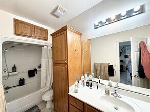 412 Burleson St-Unit -102 in San Marcos, TX - Building Photo - Building Photo