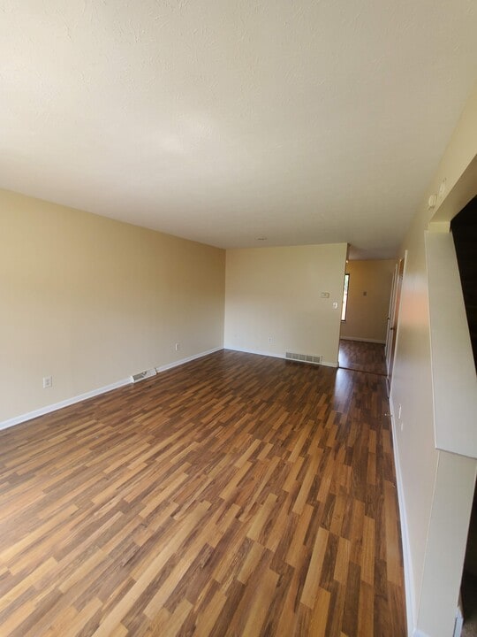 2307 Echo Valley Dr in Stow, OH - Foto de edificio