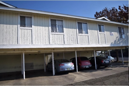 Bates Apartments in Dinuba, CA - Building Photo - Building Photo