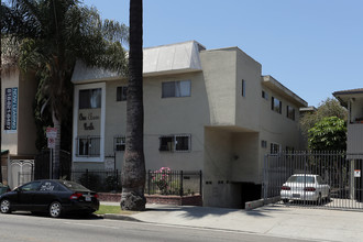 111 N Normandie Ave in Los Angeles, CA - Foto de edificio - Building Photo