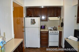 1223 Beacon St, Unit 303 in Brookline, MA - Building Photo
