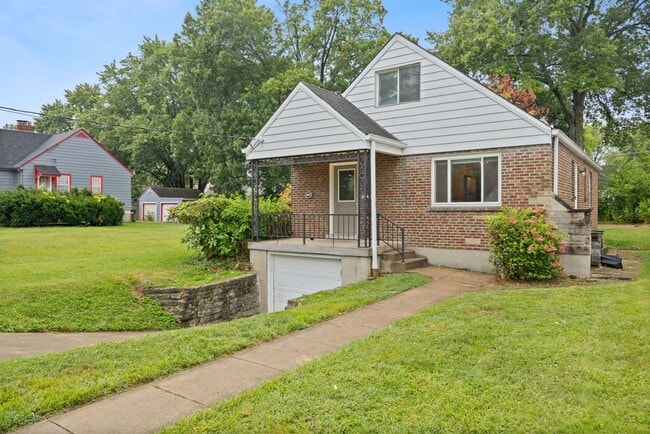 6827 Richard Ave in North College Hill, OH - Building Photo - Building Photo