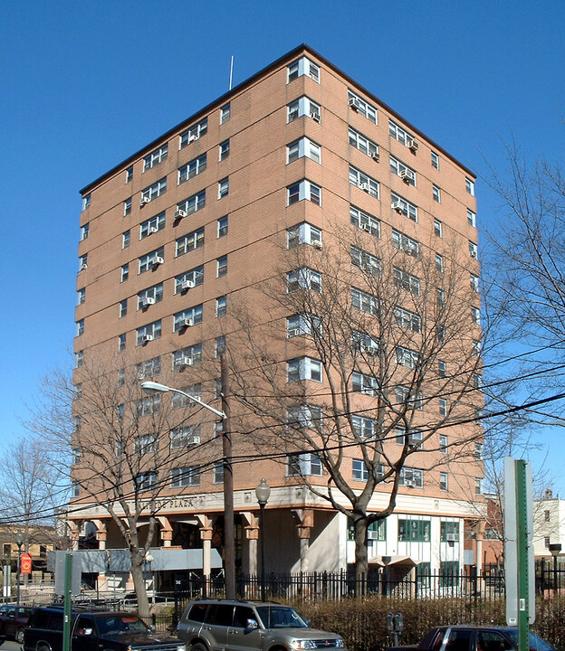 Palisades Plaza in Union City, NJ - Building Photo