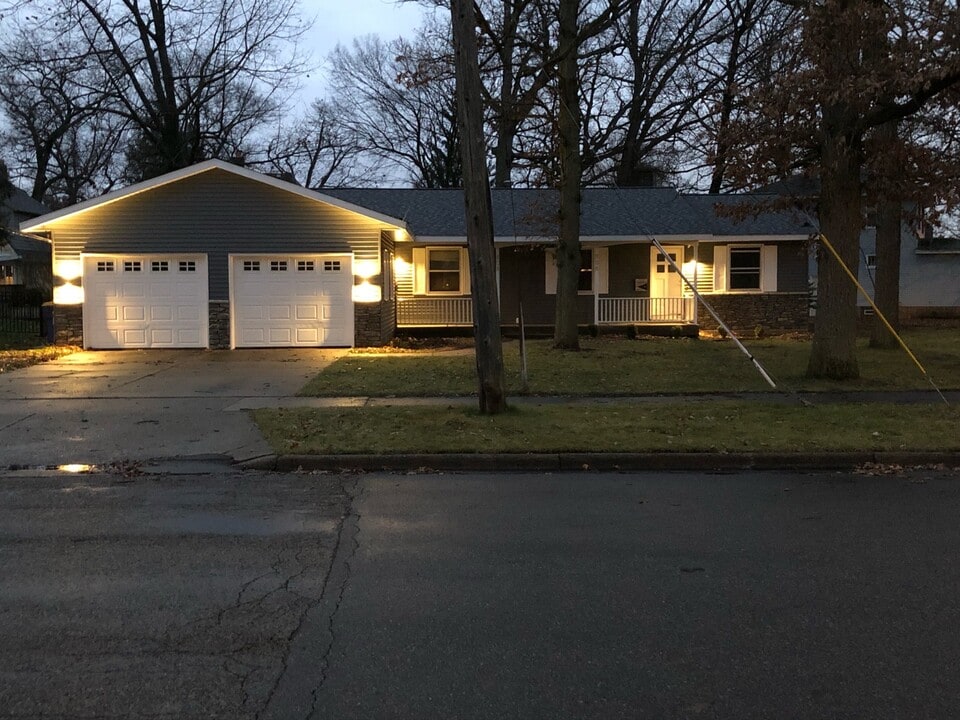 806 Northlawn St NE, Unit 806 in Grand Rapids, MI - Building Photo