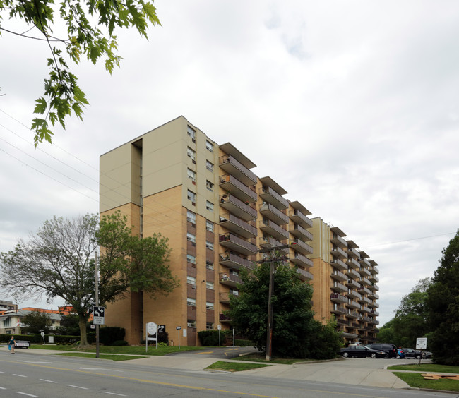 Savoy Apartments in Hamilton, ON - Building Photo - Building Photo