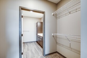 Golden Aspen Flats in Coon Rapids, MN - Foto de edificio - Interior Photo