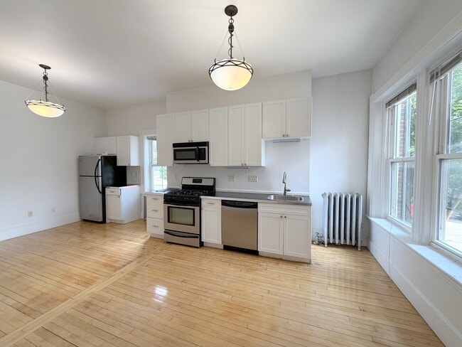 37 Laurel St, Unit 1