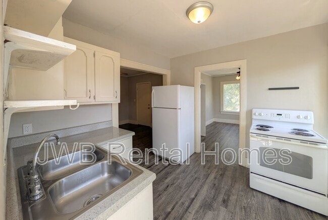 2022 Dellwood Ave in Jacksonville, FL - Building Photo - Building Photo