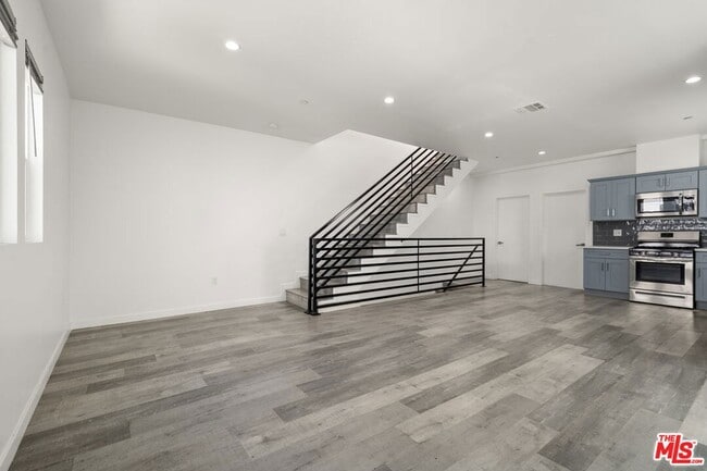 property at 158 Mariposa Ave