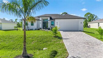 3928 NW 46th Ln in Cape Coral, FL - Building Photo
