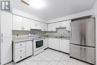 4129 Brandon Gate Dr in Mississauga, ON - Building Photo - Building Photo