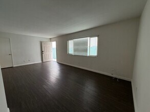 718 N Guadalupe Ave, Unit 1 in Redondo Beach, CA - Foto de edificio - Building Photo