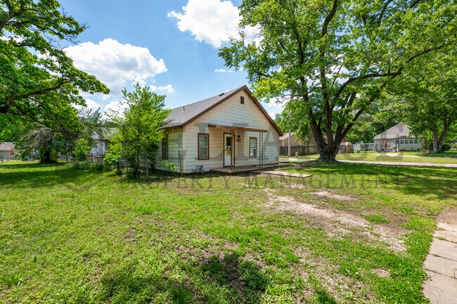 415 E Vine St in Mulvane, KS - Building Photo - Building Photo