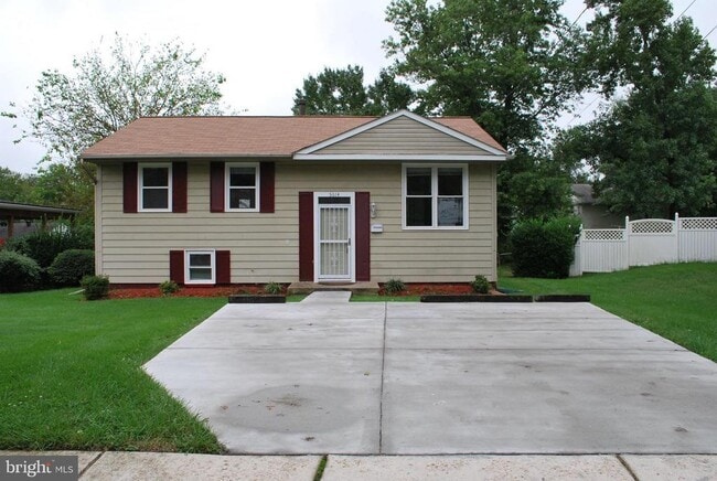 5614 Duchaine Dr in Lanham, MD - Building Photo - Building Photo