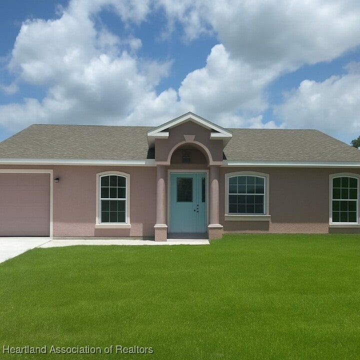 601 Avalon Ln in Lake Placid, FL - Building Photo