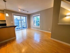 7410 4th Ave NE in Seattle, WA - Building Photo - Building Photo
