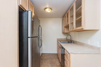 Lennick Court Apartments in Tacoma, WA - Foto de edificio - Interior Photo
