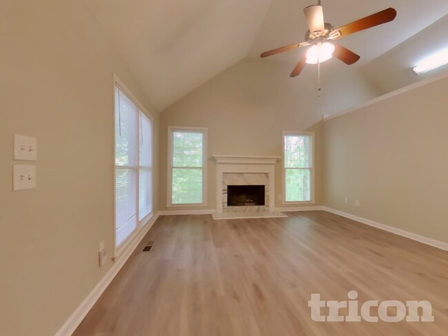 450 Amsterdam Way in Dallas, GA - Foto de edificio - Building Photo