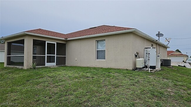 832 Palomino St E in Lehigh Acres, FL - Building Photo - Building Photo