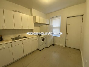 756 Huntington Ave, Unit 3 in Boston, MA - Building Photo - Building Photo